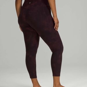 Lululemon Align HR Pant with Pockets 25"
Diamond Dye Cassis Black Size 6